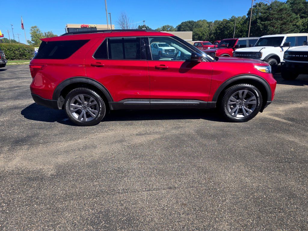 Certified 2024 Ford Explorer XLT w/ Equipment Group 202A AWD/4WD image 6