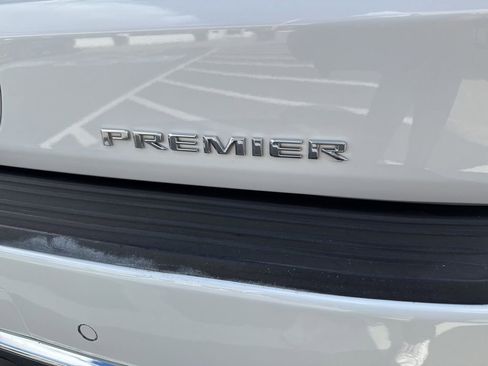 Used 2023 Chevrolet Suburban Premier image 9