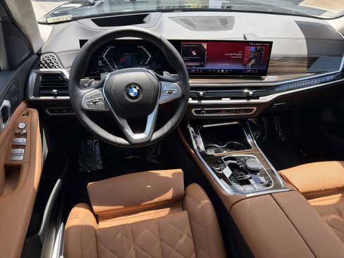 Used 2026 BMW X7 xDrive40i w/ Premium Package AWD/4WD image 8