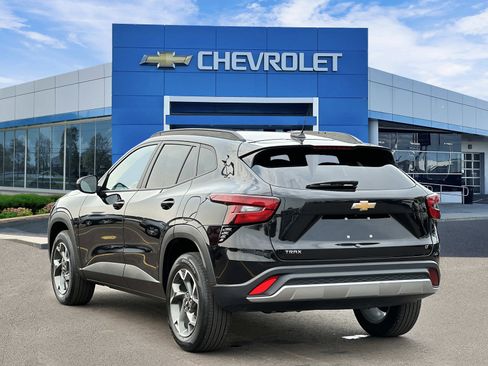 Certified 2024 Chevrolet Trax LT w/ Driver Confidence Package FWD image 3