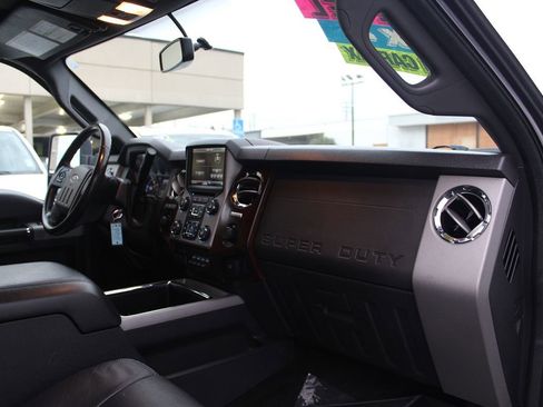 Used 2014 Ford F250 Lariat w/ Lariat Interior Package image 26