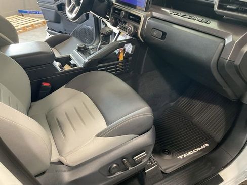 Used 2025 Toyota Tacoma TRD Sport w/ TRD Sport Upgrade Package image 20