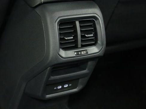 New 2025 Volkswagen Taos SE w/ Panoramic Sunroof Package FWD image 34