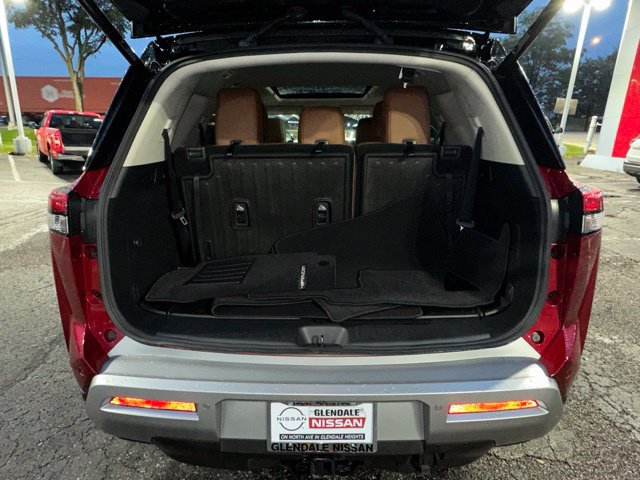 Used 2023 Nissan Pathfinder Platinum AWD/4WD image 13