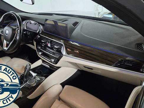 Used 2018 BMW 530e xDrive w/ Premium Package 2 image 37