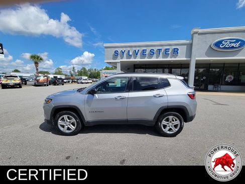 Used 2024 Jeep Compass Latitude AWD/4WD image 2