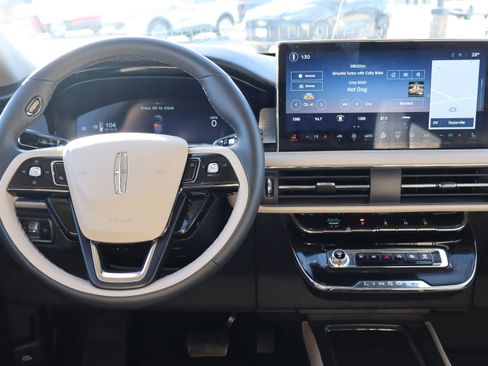 Used 2025 Lincoln Corsair FWD image 13