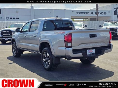 Used 2018 Toyota Tacoma TRD Sport w/ TRD Premium Sport Package AWD/4WD image 5