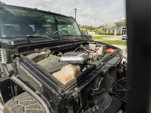 Used 2004 HUMMER H2 w/ Preferred Equipment Group image 18