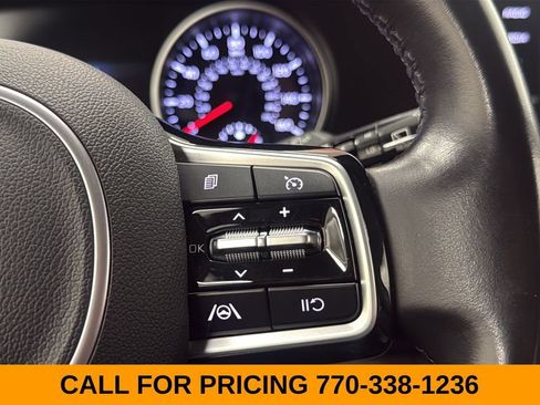 Used 2023 Kia Carnival LX FWD image 18