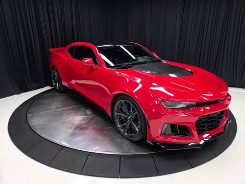Used 2017 Chevrolet Camaro ZL1 RWD image 15