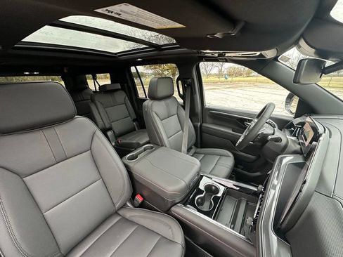 New 2026 Chevrolet Suburban RST w/ RST Capability Package image 7