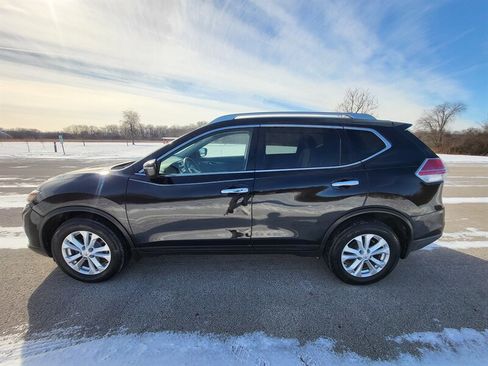 Used 2016 Nissan Rogue SV image 3