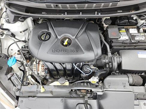 Used 2015 Hyundai Elantra SE FWD image 27