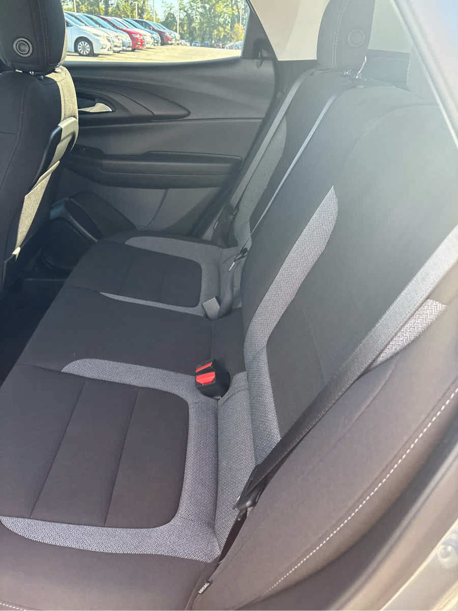 Used 2025 Chevrolet TrailBlazer LT AWD/4WD image 16
