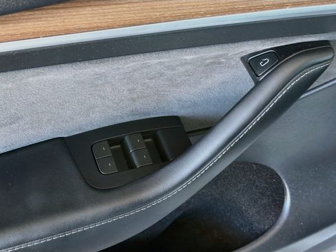 Used 2024 Tesla Model Y Long Range AWD/4WD image 15