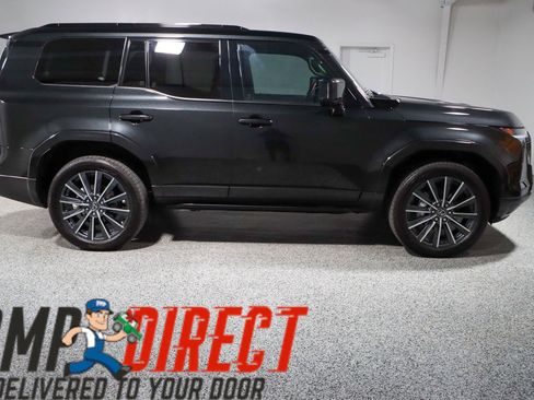 Used 2025 Lexus GX 550 w/ Accessory Package (Z1) image 6