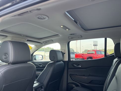 Used 2022 GMC Acadia Denali w/ Denali Ultimate Package image 3