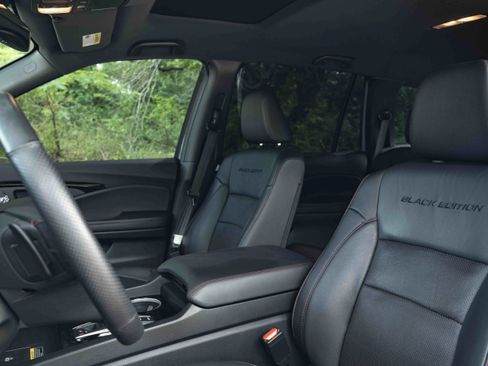 Used 2025 Honda Passport Black Edition image 17