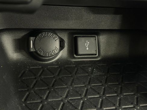 Used 2021 Toyota RAV4 LE AWD/4WD image 28