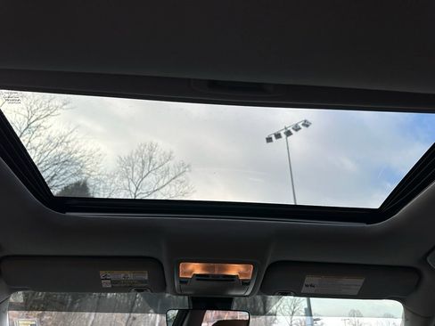 Used 2017 Toyota Highlander Limited image 25