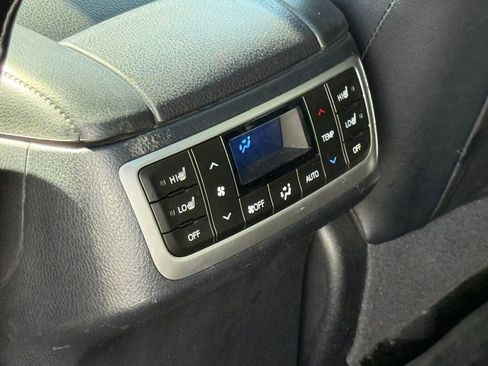 Used 2018 Toyota Highlander Limited Platinum image 16