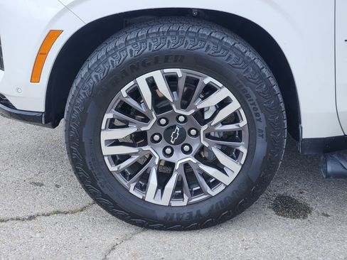 Used 2025 Chevrolet Tahoe Z71 w/ Z71 Off-Road Package AWD/4WD image 10