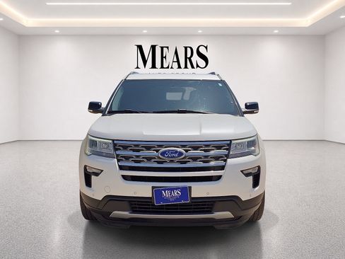 Used 2018 Ford Explorer XLT w/ Equipment Group 202A AWD/4WD image 8