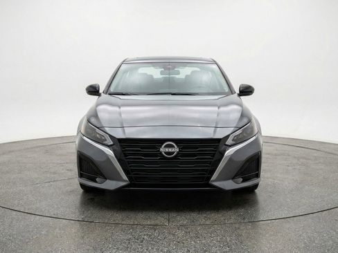 Used 2025 Nissan Altima 2.5 SV image 2