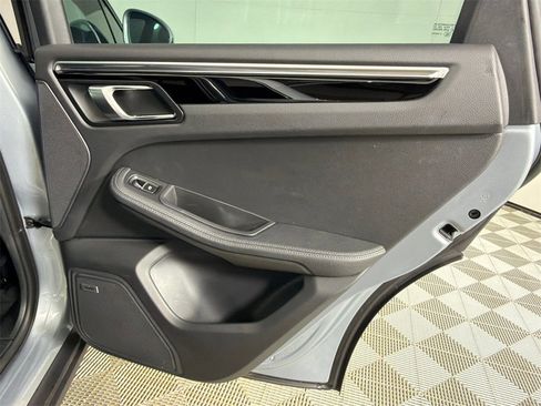 Used 2021 Porsche Macan image 18