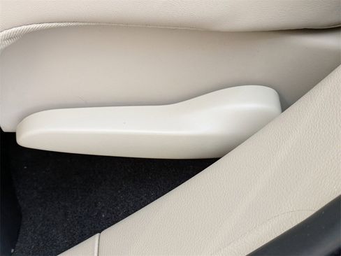 Used 2021 Jeep Grand Cherokee Limited w/ Luxury Group II image 17