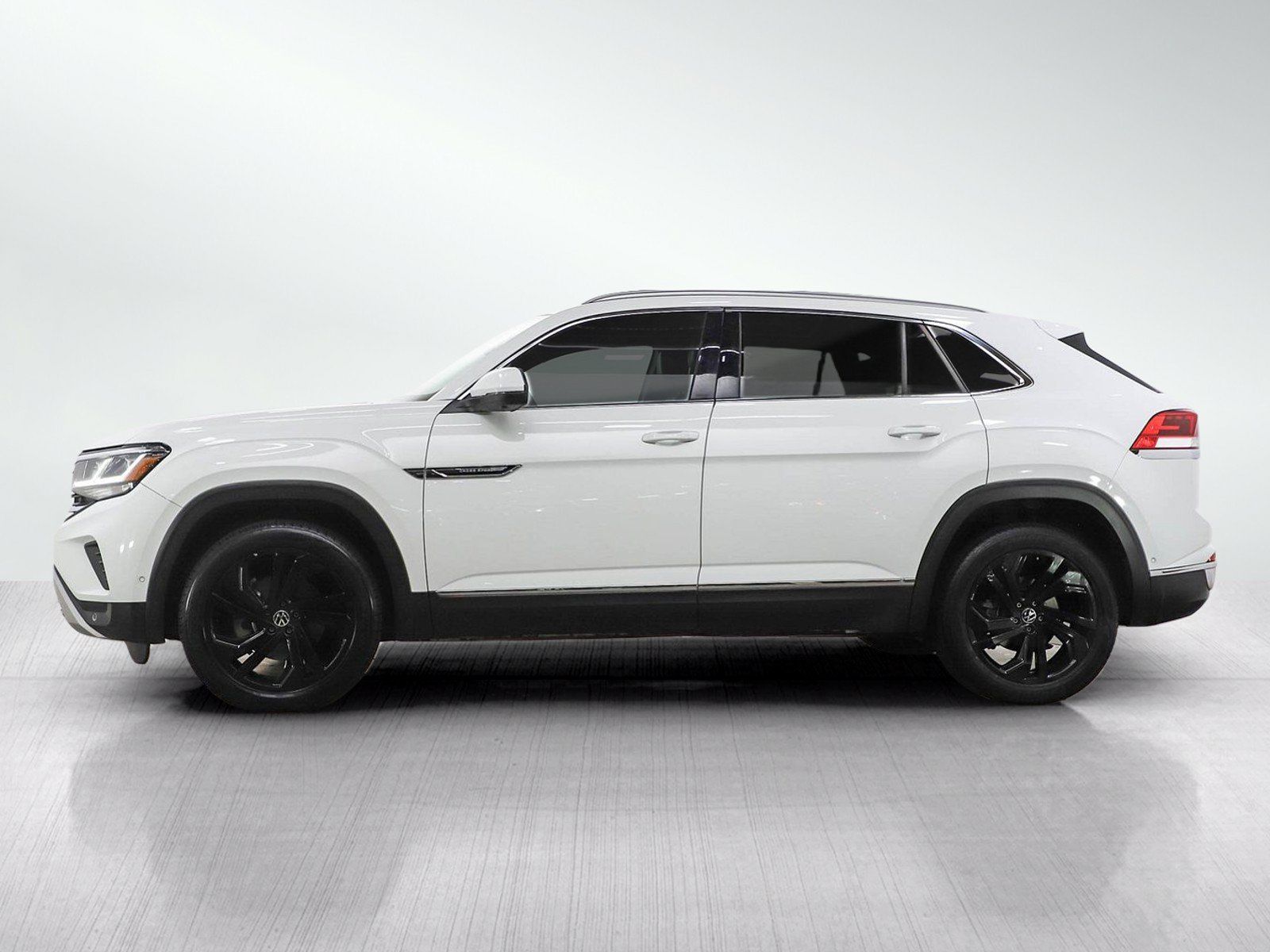 Used 2021 Volkswagen Atlas Cross Sport SEL Premium AWD/4WD image 2