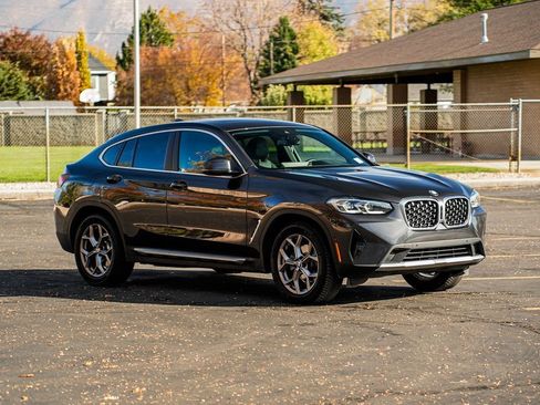 Used 2023 BMW X4 xDrive30i w/ Premium Package image 3