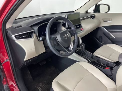 Used 2024 Toyota Corolla Cross XLE w/ Convenience Package AWD/4WD image 3