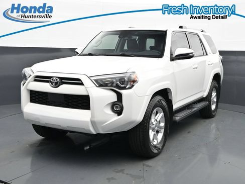 Used 2023 Toyota 4Runner SR5 Premium w/ Moonroof Package RWD image 4