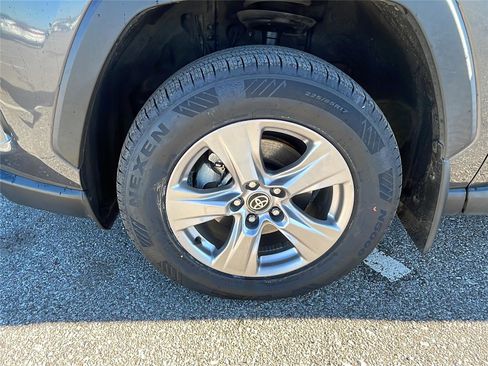 Used 2022 Toyota RAV4 XLE image 10