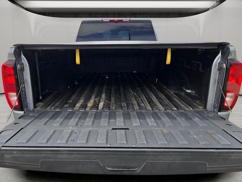 Used 2025 GMC Sierra 2500 SLE w/ SLE Value Package; AWD/4WD image 9