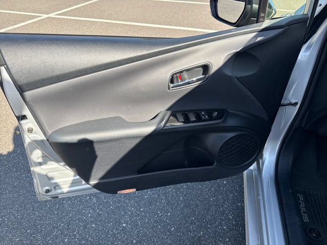 Certified 2021 Toyota Prius LE AWD/4WD image 22