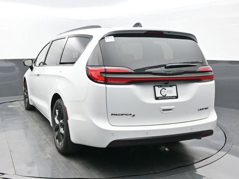 New 2026 Chrysler Pacifica Limited w/ S Appearance Package image 4