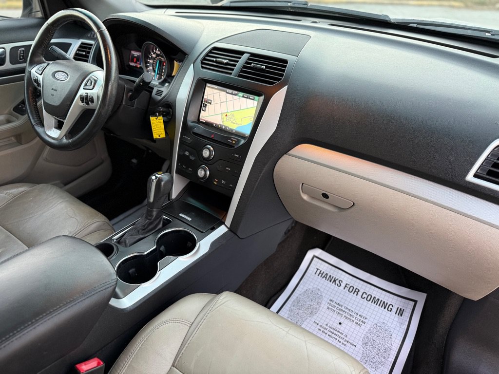 Used 2015 Ford Explorer XLT w/ Equipment Group 202A FWD image 16