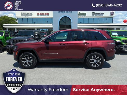 Used 2025 Jeep Grand Cherokee Limited w/ Trailer Tow Package AWD/4WD image 3