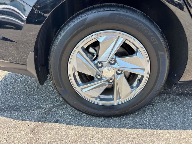 Certified 2024 Hyundai Elantra SE FWD image 32