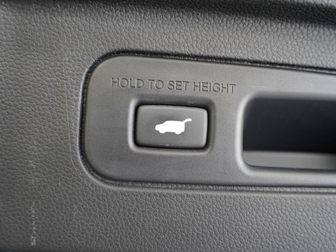 Used 2025 Honda Pilot Touring image 38