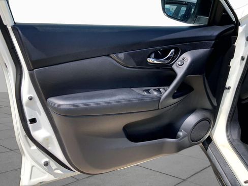 Used 2017 Nissan Rogue SV FWD image 20