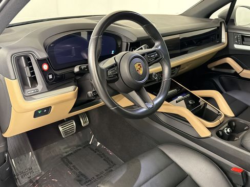 Certified 2024 Porsche Cayenne S AWD/4WD image 4