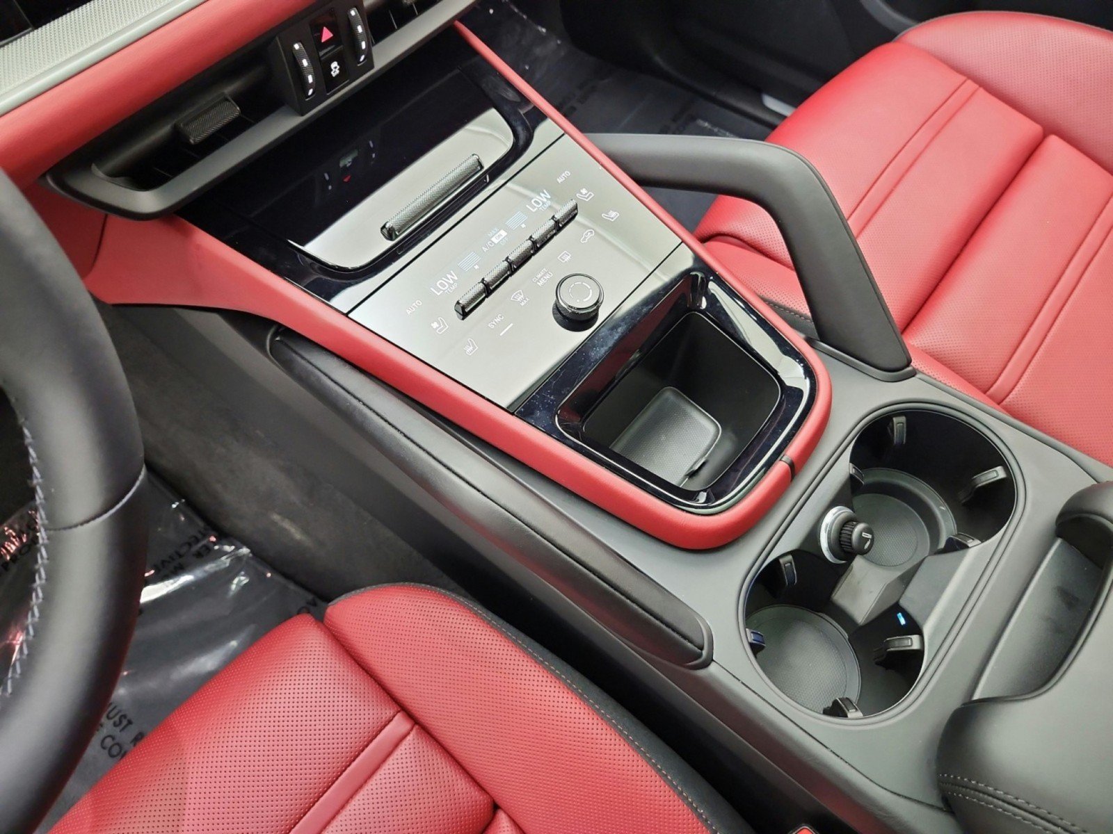 Used 2025 Porsche Cayenne Coupe AWD/4WD image 11