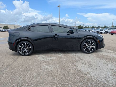 Used 2024 Toyota Prius Prime FWD image 4