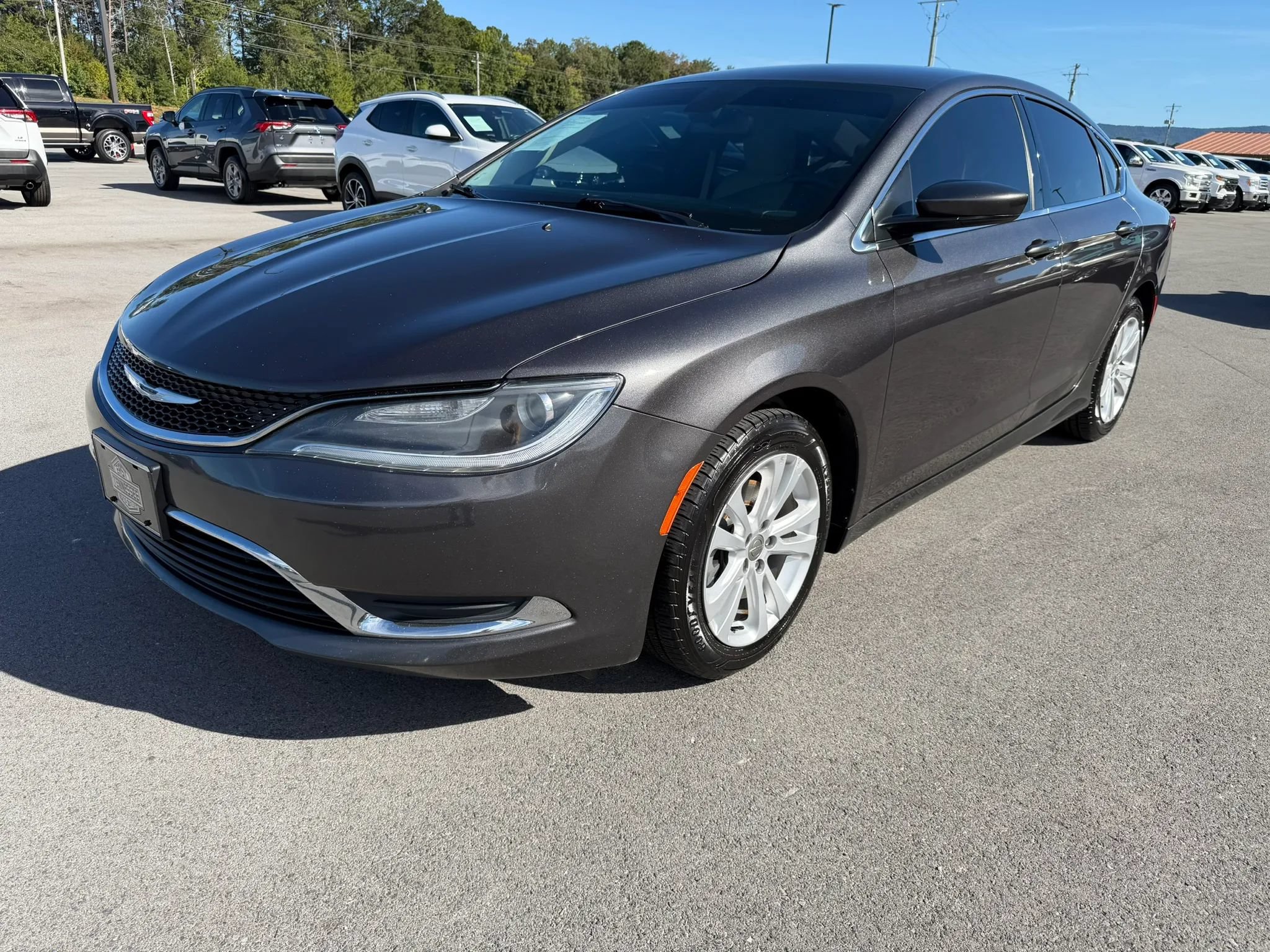 Used 2016 Chrysler 200 Limited w/ Travel & Safety Group FWD image 2