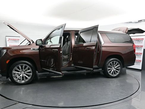Used 2022 GMC Yukon XL Denali w/ Denali Ultimate Package image 50