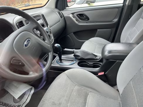 Used 2005 Ford Escape XLT image 32